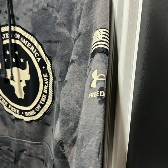 Project Rock Black Camouflage Hoodie Sweatshirt Size Small - Picture 3 of 6